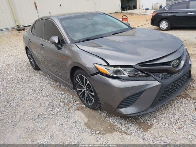 2018 TOYOTA CAMRY SE - 1