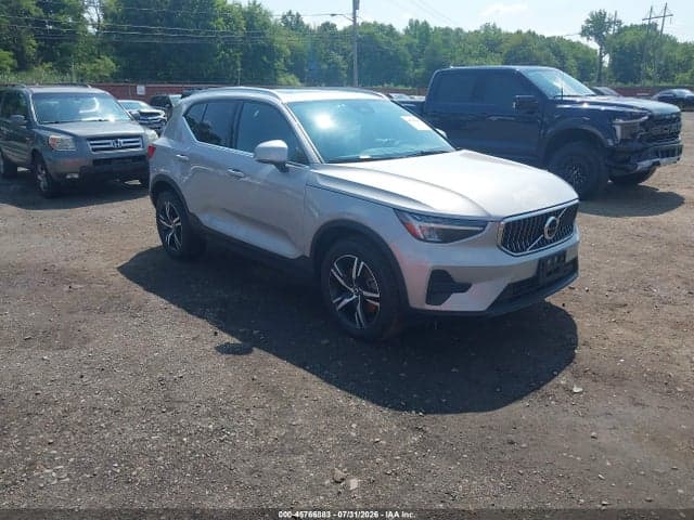 2025 VOLVO XC40 B5 CORE BRIGHT THEME - 1