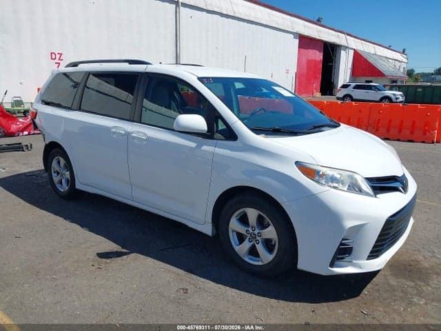 2018 TOYOTA SIENNA LE 8 PASSENGER - 1