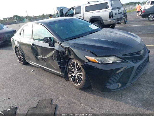 2018 TOYOTA CAMRY SE - 1