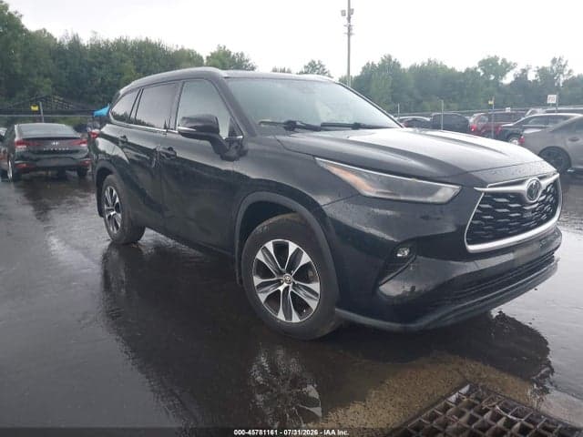 2021 TOYOTA HIGHLANDER XLE - 1