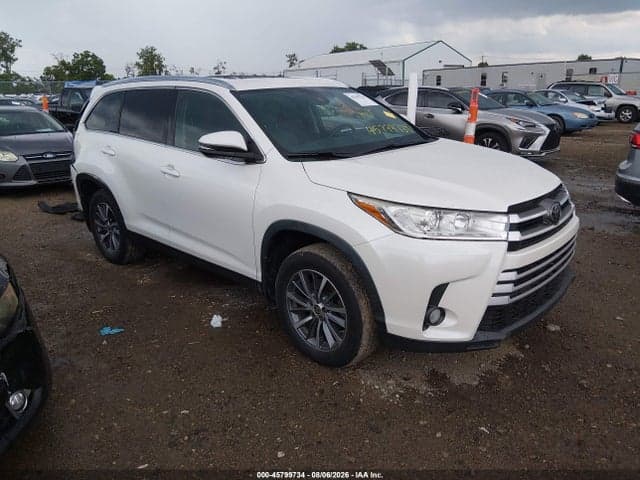 2019 TOYOTA HIGHLANDER XLE - 1