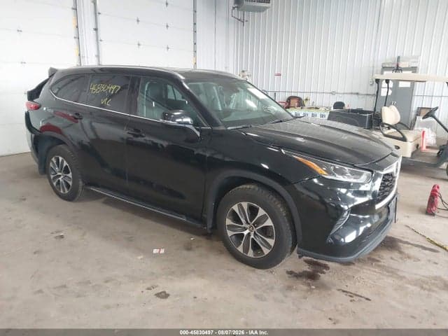 2021 TOYOTA HIGHLANDER XLE - 1